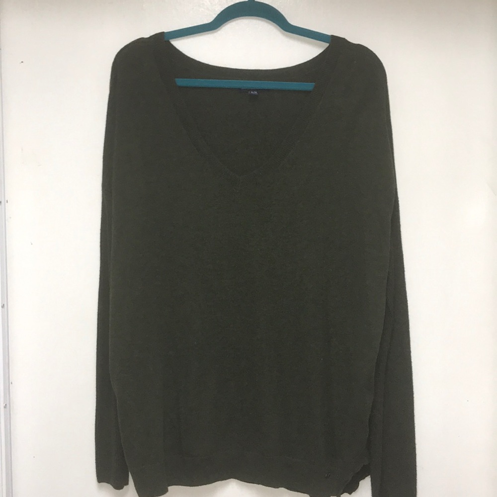 American eagle long sleeve v-neck sweater